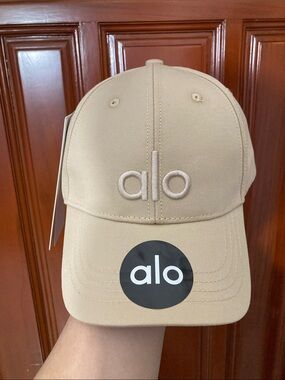 ALO Yoga Beige Curved Brim Logo Baseball Cap